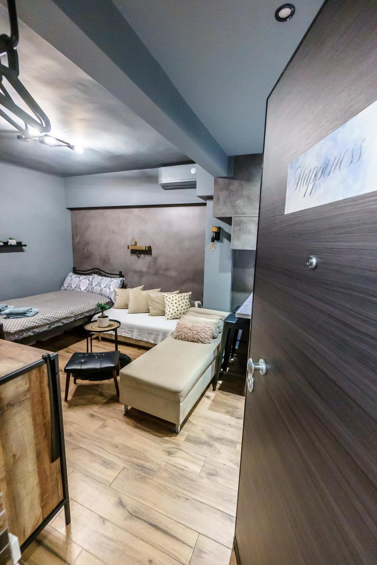 Happiness With Terrace. Appartement Thessaloniki